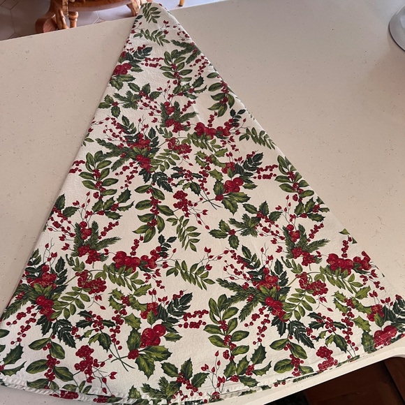 Vallesusa Tablecloth 100% Cotton Holly Berries Christmas round 66” Made in Italy - Picture 2 of 11